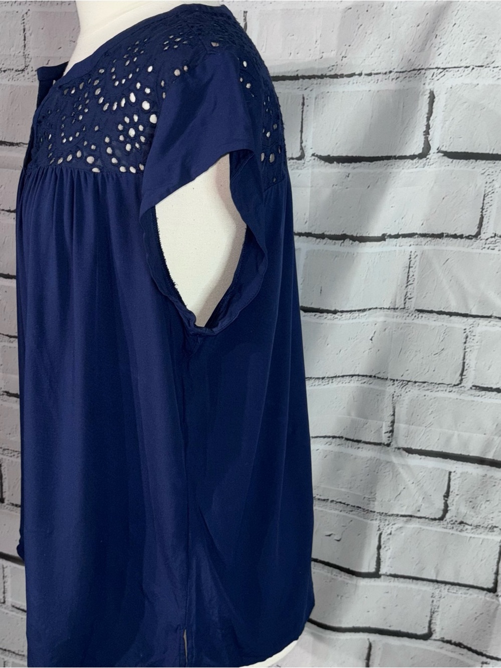 Daniel Rainn Stitch Fix Kiara Navy Eyelet Embroidered Blouse Top XL - Picture 4 of 8